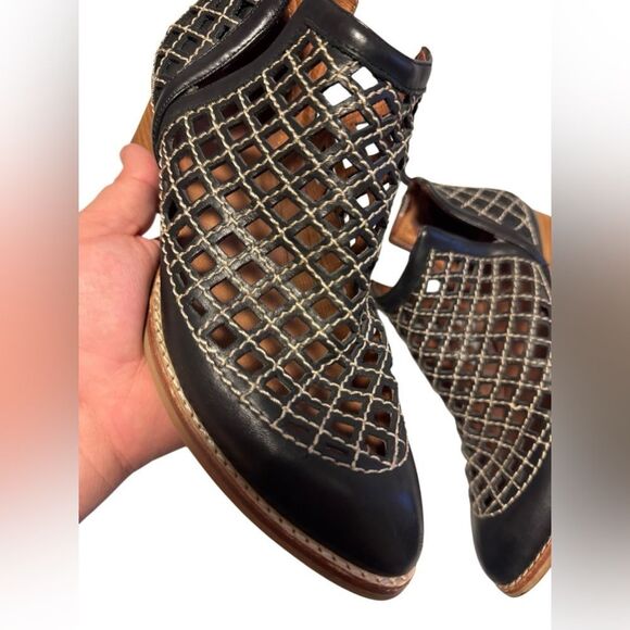 Anthropologie Jeffery Cambell Size 7.5 Taggart Booties black - EUC - Picture 8 of 11